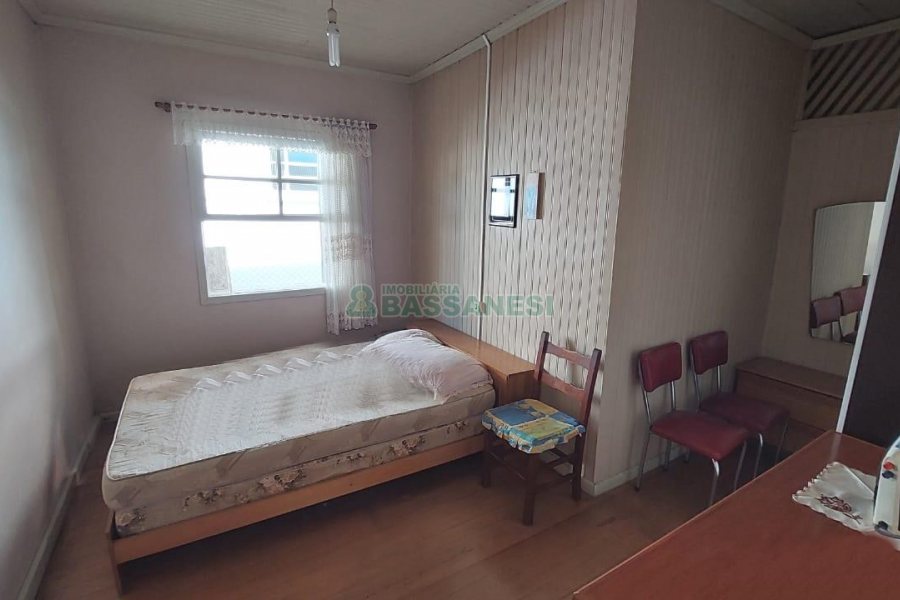 Casa com 85m², 3 dormitórios, 3 vagas, no bairro Santa Catarina em Caxias do Sul para Comprar