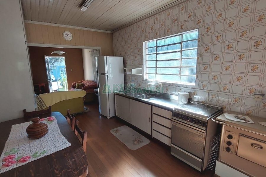 Casa com 85m², 3 dormitórios, 3 vagas, no bairro Santa Catarina em Caxias do Sul para Comprar