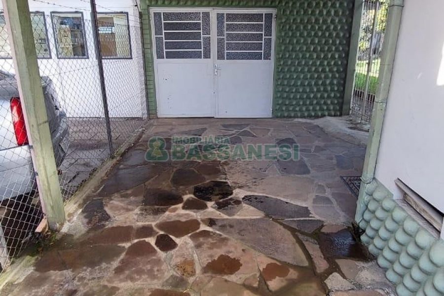 Casa com 85m², 3 dormitórios, 3 vagas, no bairro Santa Catarina em Caxias do Sul para Comprar