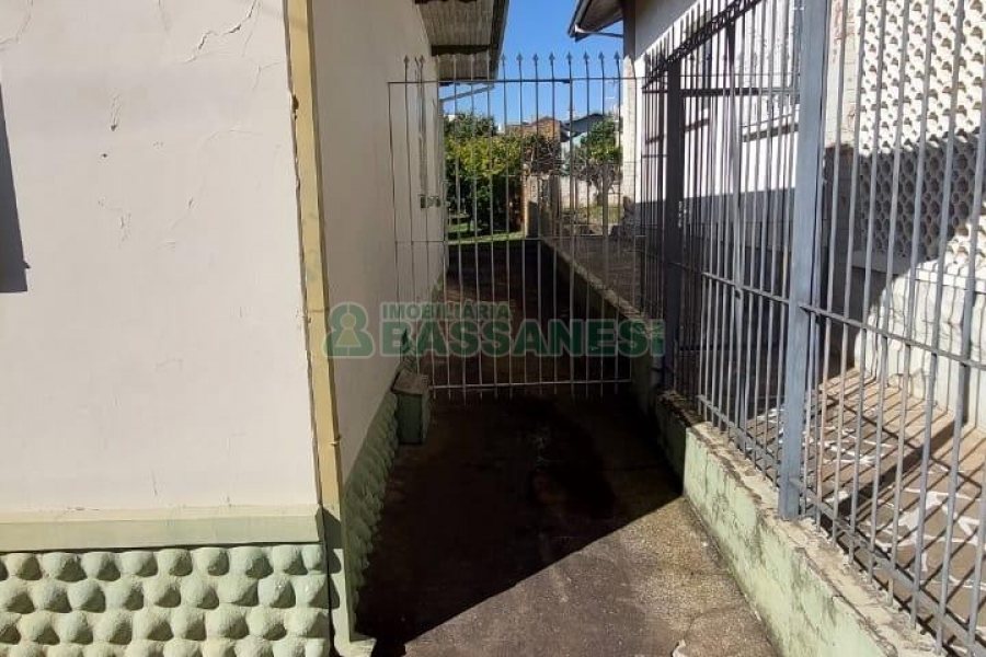 Casa com 85m², 3 dormitórios, 3 vagas, no bairro Santa Catarina em Caxias do Sul para Comprar