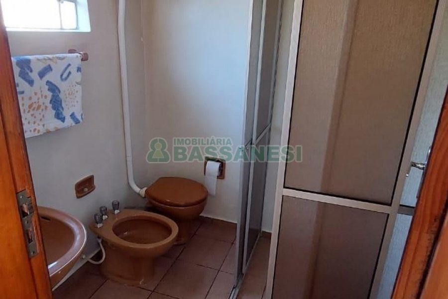 Casa com 85m², 3 dormitórios, 3 vagas, no bairro Santa Catarina em Caxias do Sul para Comprar