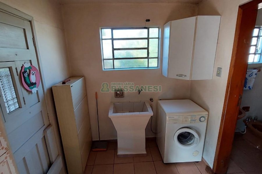 Casa com 85m², 3 dormitórios, 3 vagas, no bairro Santa Catarina em Caxias do Sul para Comprar