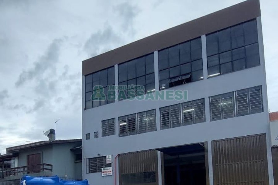 Loja Subsolo com 550m², no bairro De Lazzer em Caxias do Sul para Alugar