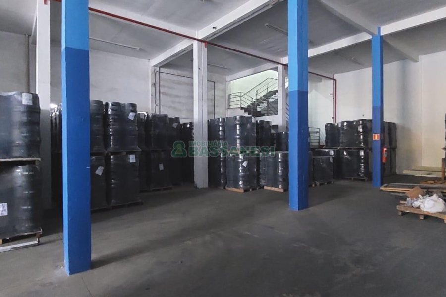 Loja Subsolo com 550m², no bairro De Lazzer em Caxias do Sul para Alugar