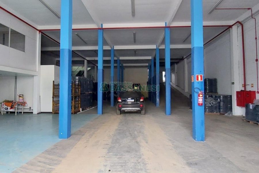Loja Subsolo com 550m², no bairro De Lazzer em Caxias do Sul para Alugar