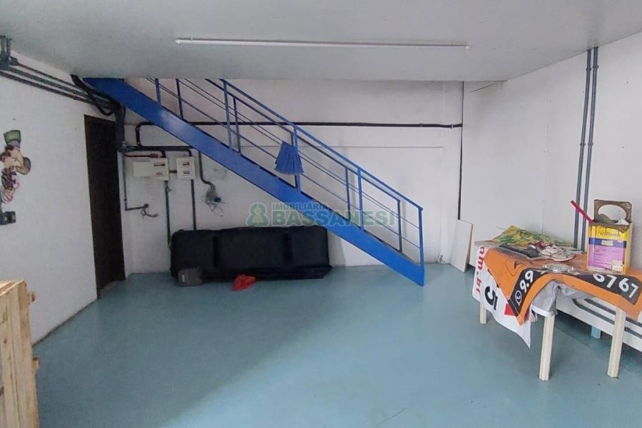 Loja Subsolo com 550m², no bairro De Lazzer em Caxias do Sul para Alugar