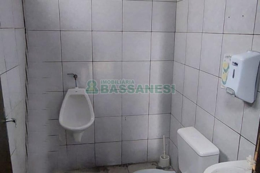 Loja Subsolo com 550m², no bairro De Lazzer em Caxias do Sul para Alugar