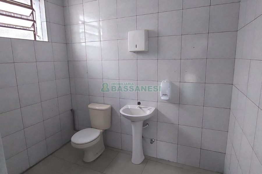 Loja Subsolo com 550m², no bairro De Lazzer em Caxias do Sul para Alugar