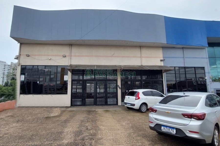Loja com 400m², no bairro De Lazzer em Caxias do Sul para Alugar