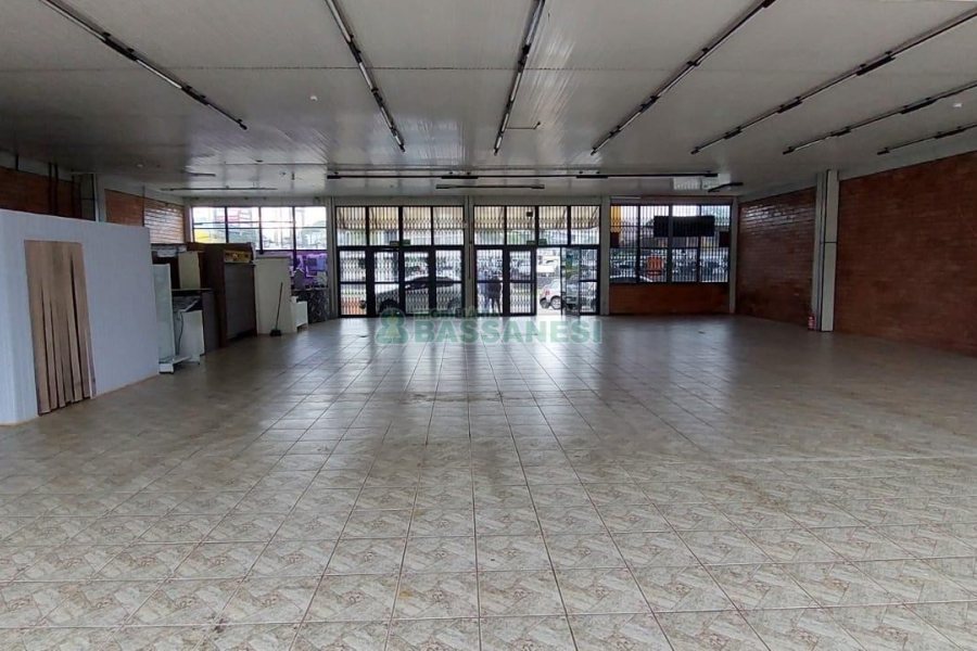 Loja com 400m², no bairro De Lazzer em Caxias do Sul para Alugar