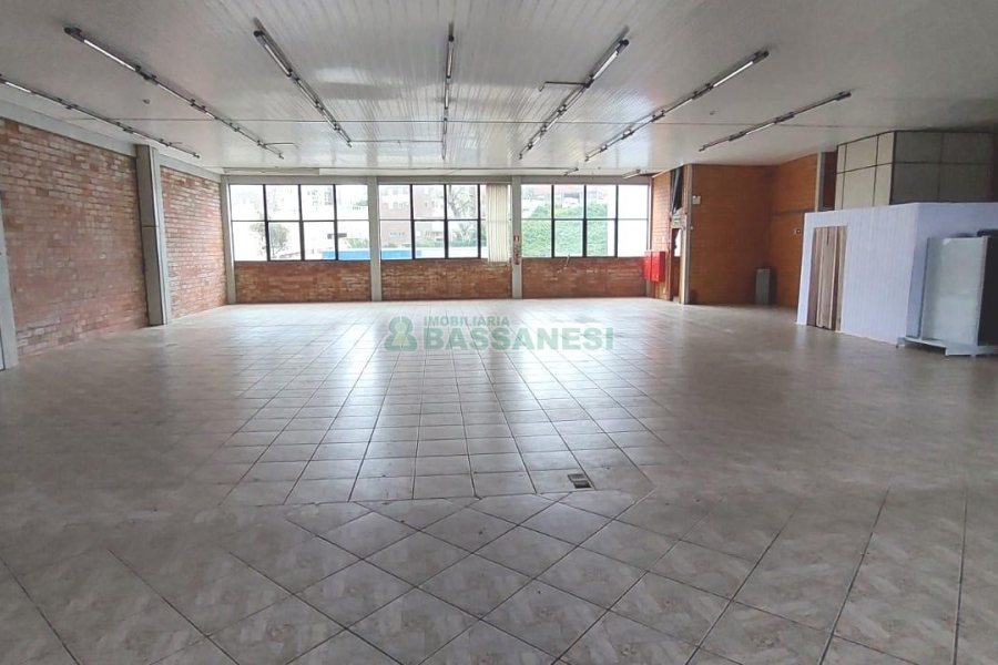 Loja com 400m², no bairro De Lazzer em Caxias do Sul para Alugar