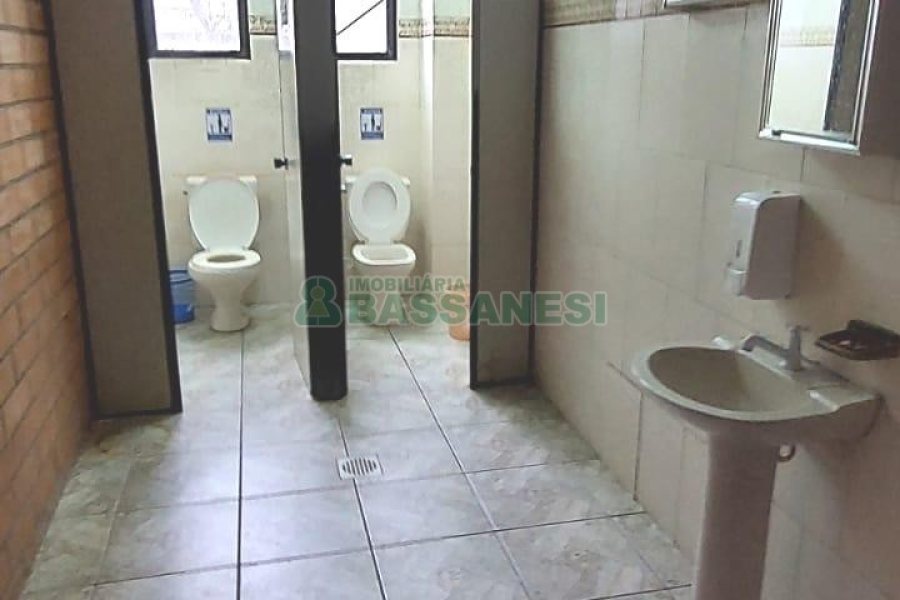 Loja com 400m², no bairro De Lazzer em Caxias do Sul para Alugar