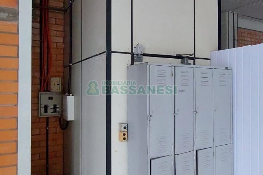 Loja com 400m², no bairro De Lazzer em Caxias do Sul para Alugar