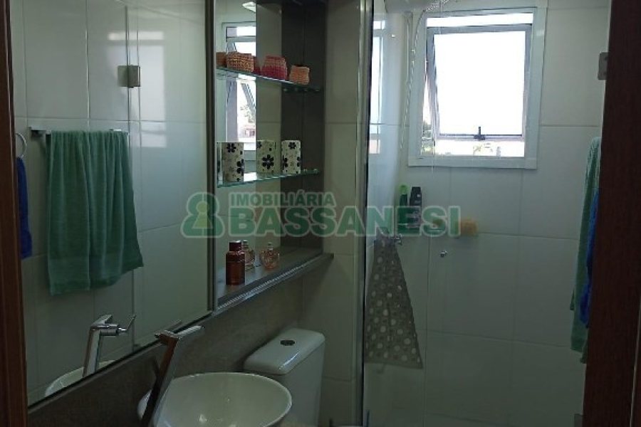 Apto Mobiliado com 80m², 2 dormitórios, 1 vaga, no bairro Planalto em Caxias do Sul para Alugar