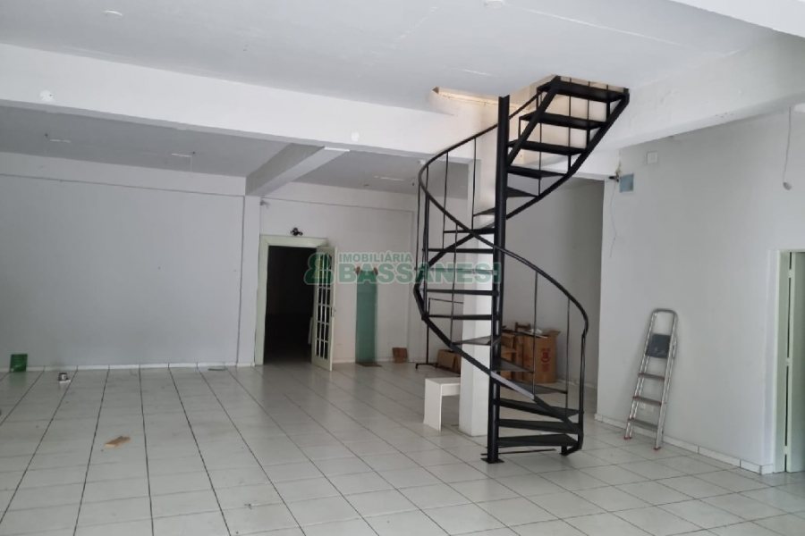 Pavilhão com 400m², no bairro Cruzeiro em Caxias do Sul para Comprar