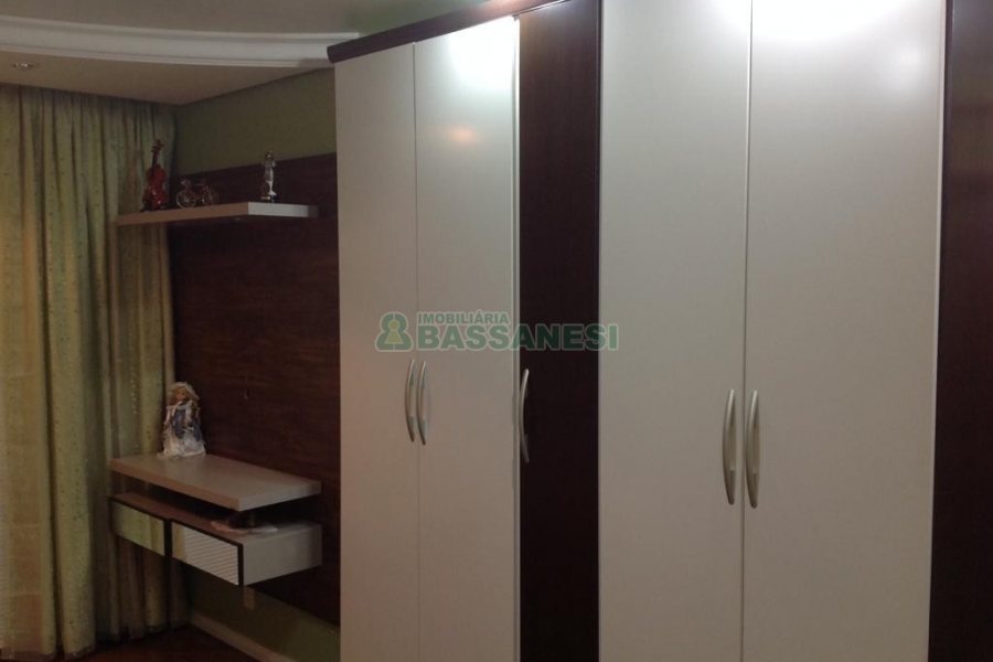 Pavilhão com 400m², no bairro Cruzeiro em Caxias do Sul para Comprar