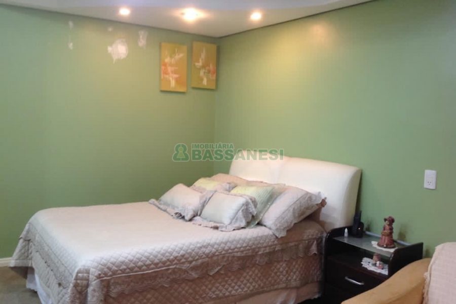 Pavilhão com 400m², no bairro Cruzeiro em Caxias do Sul para Comprar