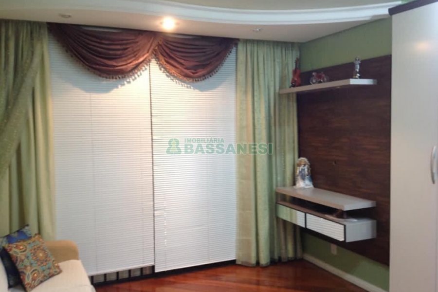 Pavilhão com 400m², no bairro Cruzeiro em Caxias do Sul para Comprar