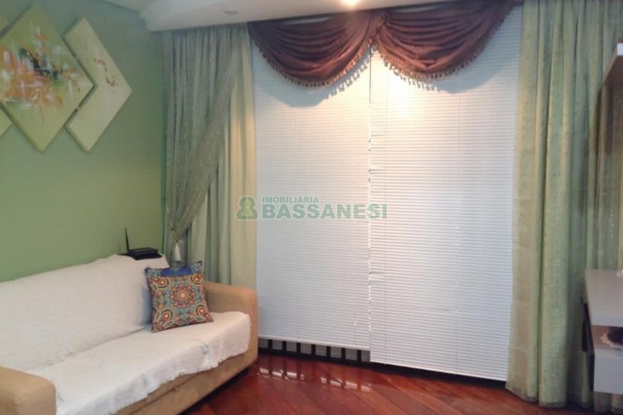 Pavilhão com 400m², no bairro Cruzeiro em Caxias do Sul para Comprar