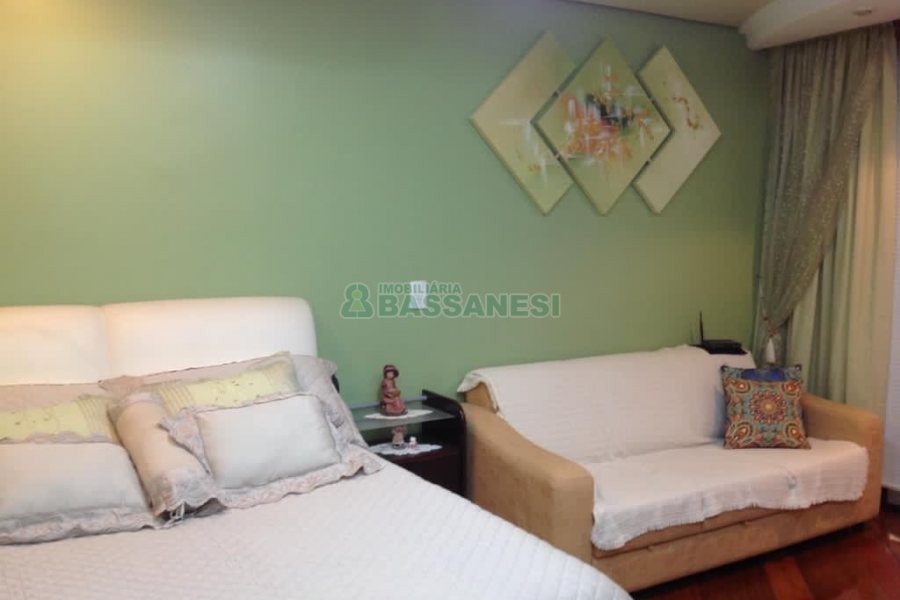 Pavilhão com 400m², no bairro Cruzeiro em Caxias do Sul para Comprar