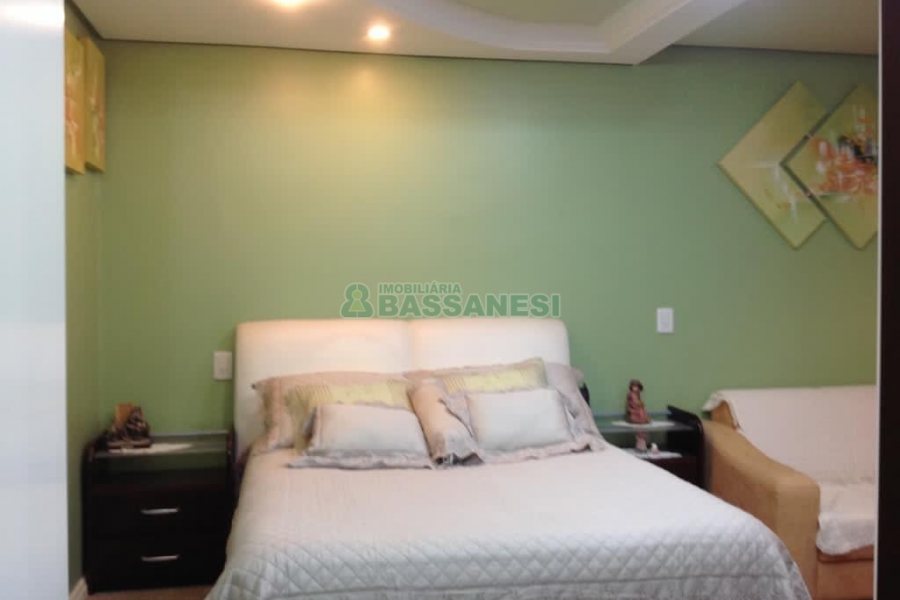 Pavilhão com 400m², no bairro Cruzeiro em Caxias do Sul para Comprar