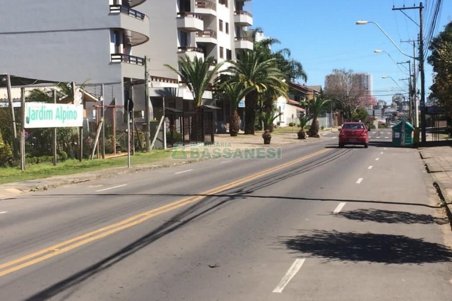 Pavilhão com 400m², no bairro Cruzeiro em Caxias do Sul para Comprar