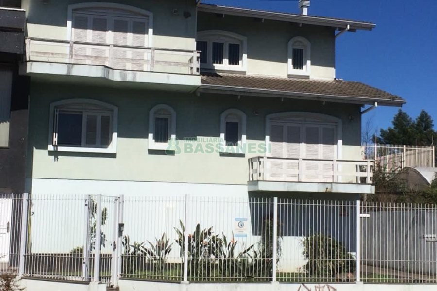 Pavilhão com 400m², no bairro Cruzeiro em Caxias do Sul para Comprar