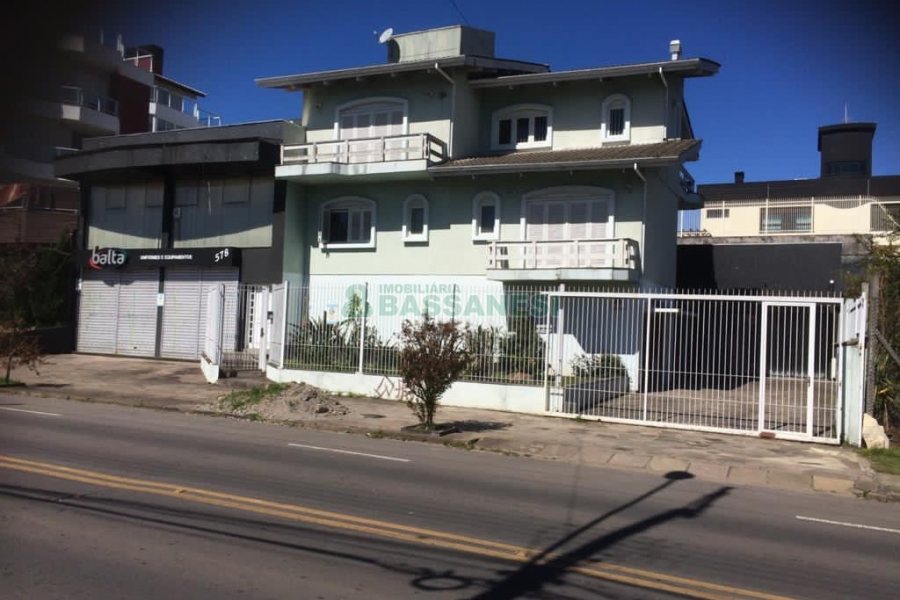 Pavilhão com 400m², no bairro Cruzeiro em Caxias do Sul para Comprar