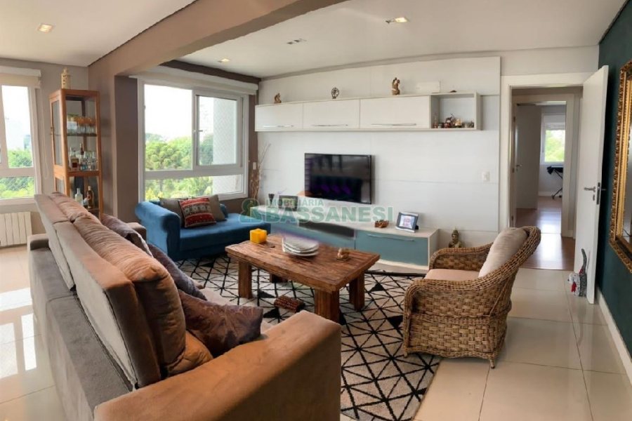 Apto Mobiliado com 174m², 3 dormitórios, 2 vagas, no bairro Lourdes em Caxias do Sul para Comprar