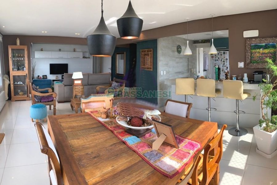 Apto Mobiliado com 174m², 3 dormitórios, 2 vagas, no bairro Lourdes em Caxias do Sul para Comprar