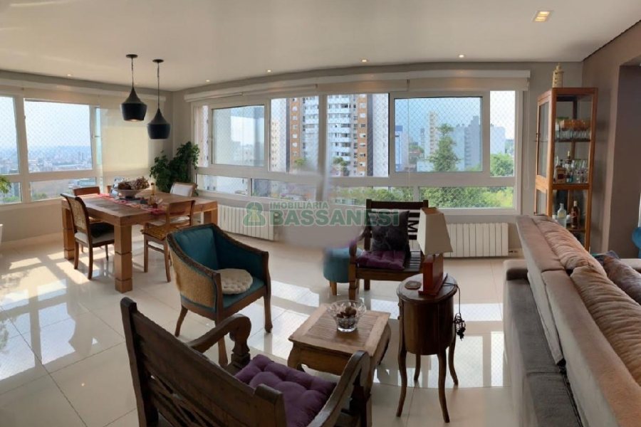 Apto Mobiliado com 174m², 3 dormitórios, 2 vagas, no bairro Lourdes em Caxias do Sul para Comprar