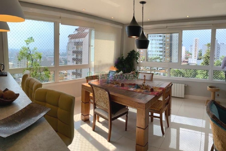 Apto Mobiliado com 174m², 3 dormitórios, 2 vagas, no bairro Lourdes em Caxias do Sul para Comprar