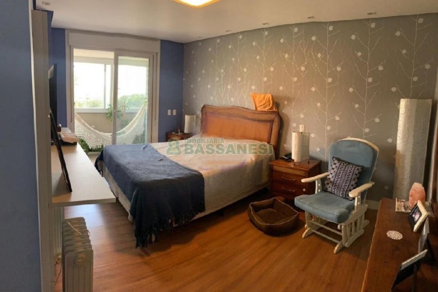Apto Mobiliado com 174m², 3 dormitórios, 2 vagas, no bairro Lourdes em Caxias do Sul para Comprar