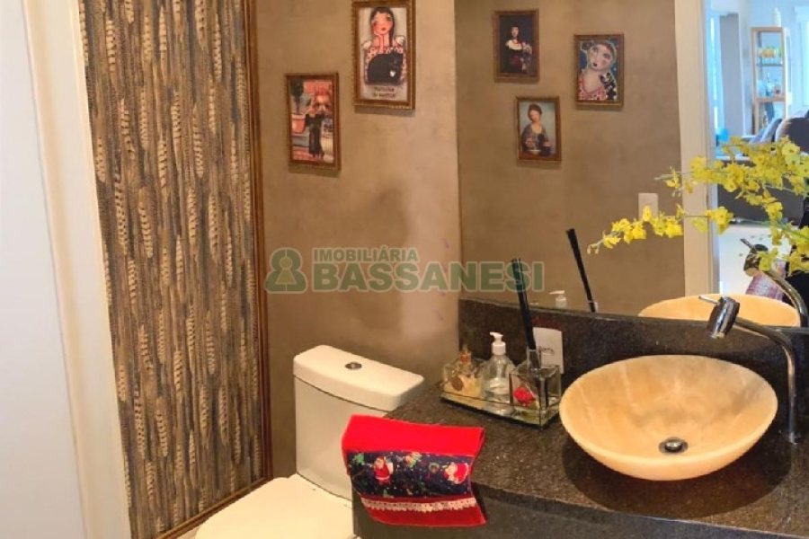 Apto Mobiliado com 174m², 3 dormitórios, 2 vagas, no bairro Lourdes em Caxias do Sul para Comprar