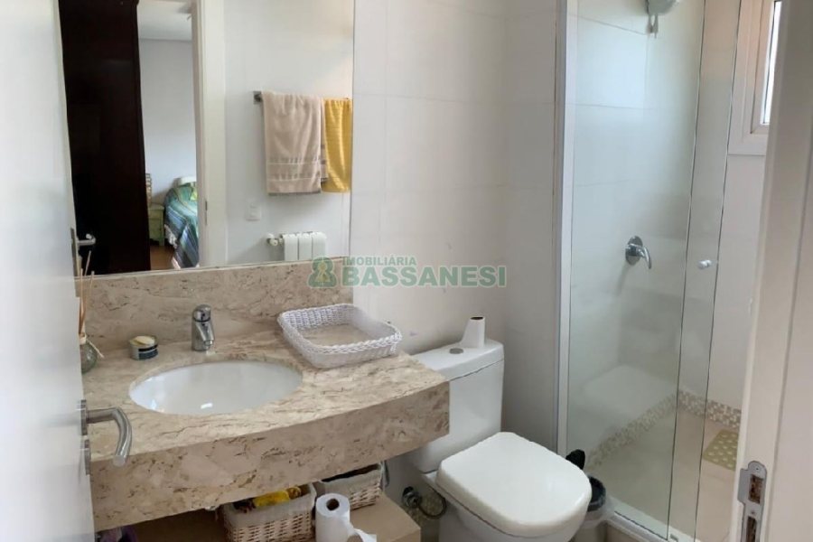 Apto Mobiliado com 174m², 3 dormitórios, 2 vagas, no bairro Lourdes em Caxias do Sul para Comprar