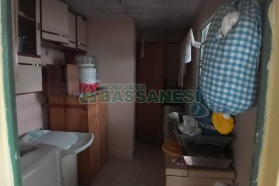 Casa, 3 dormitórios, 1 vaga, no bairro Cidade Nova em Caxias do Sul para Comprar