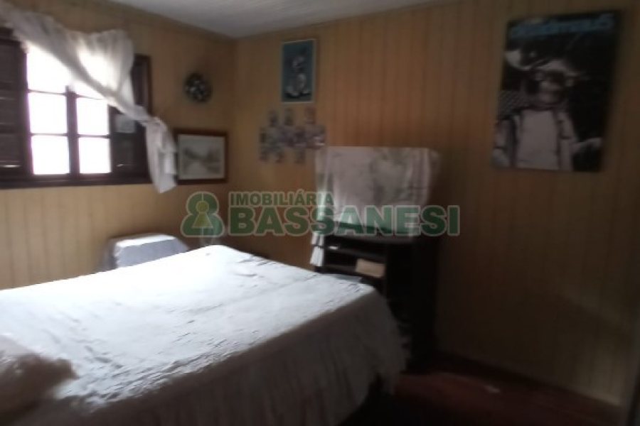 Casa, 3 dormitórios, 1 vaga, no bairro Cidade Nova em Caxias do Sul para Comprar