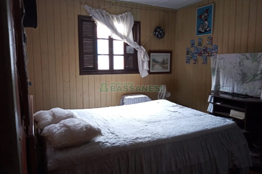 Casa, 3 dormitórios, 1 vaga, no bairro Cidade Nova em Caxias do Sul para Comprar