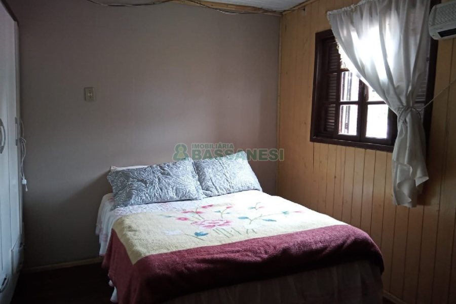 Casa, 3 dormitórios, 1 vaga, no bairro Cidade Nova em Caxias do Sul para Comprar