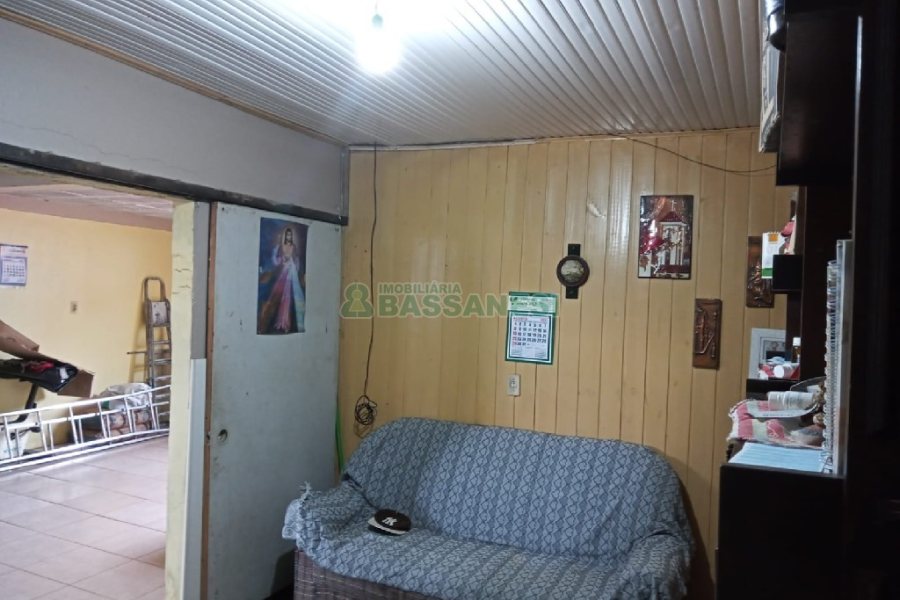 Casa, 3 dormitórios, 1 vaga, no bairro Cidade Nova em Caxias do Sul para Comprar