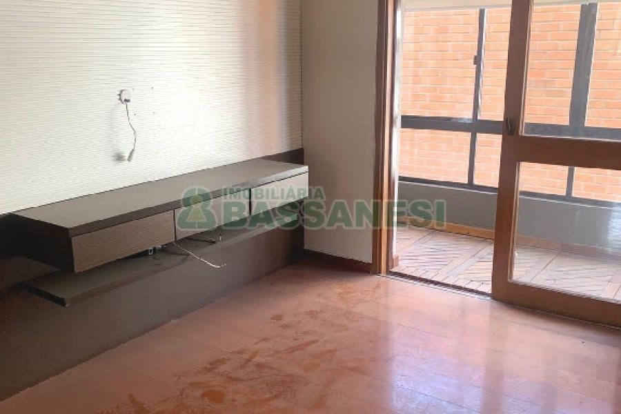 Apartamento com 69m², 2 dormitórios, 2 vagas, no bairro Santa Catarina em Caxias do Sul para Comprar