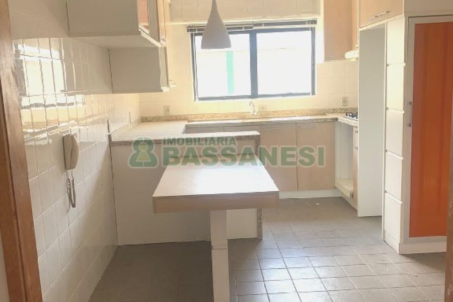 Apartamento com 69m², 2 dormitórios, 2 vagas, no bairro Santa Catarina em Caxias do Sul para Comprar