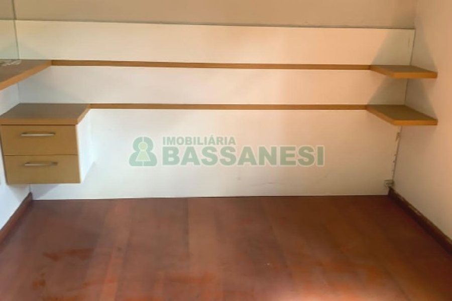 Apartamento com 69m², 2 dormitórios, 2 vagas, no bairro Santa Catarina em Caxias do Sul para Comprar