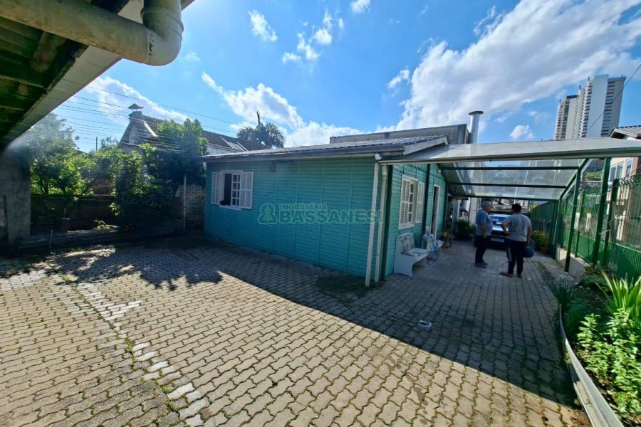 Loja com 196m², no bairro Lourdes em Caxias do Sul para Comprar