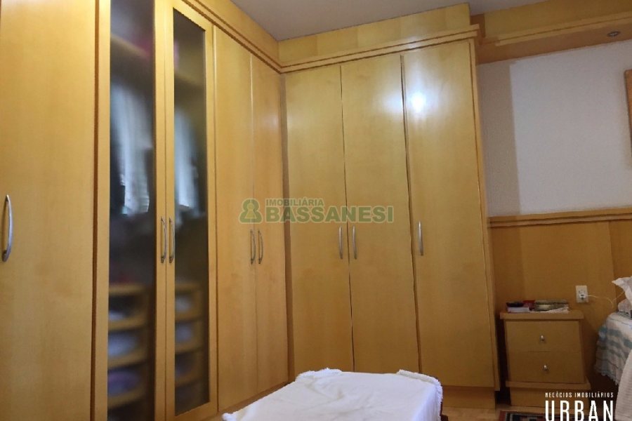 Apartamento com 228m², 4 dormitórios, 1 vaga, no bairro Centro em Caxias do Sul para Comprar