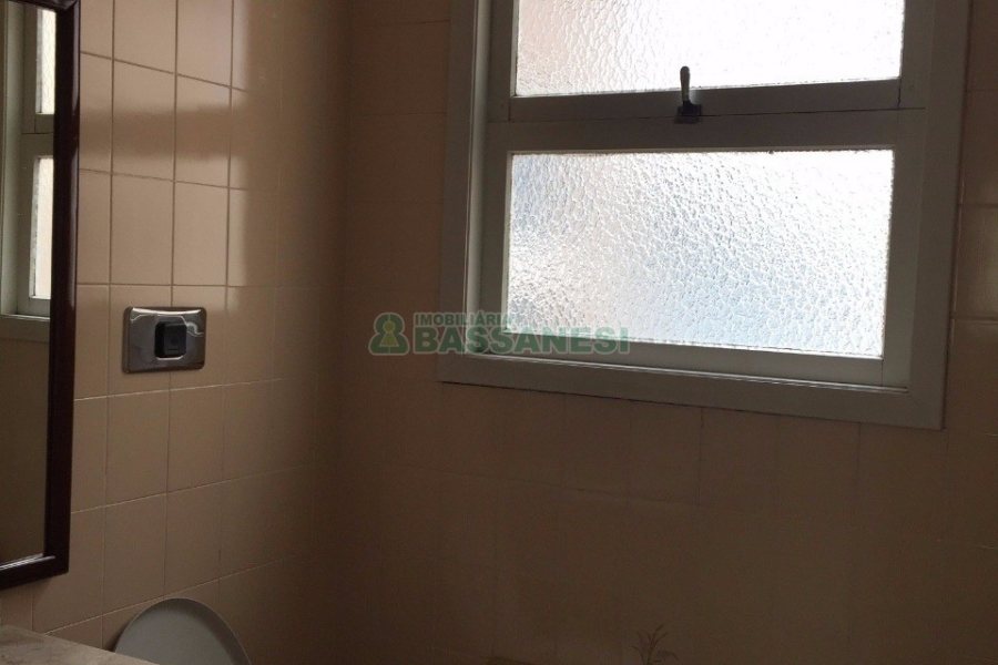 Apartamento com 228m², 4 dormitórios, 1 vaga, no bairro Centro em Caxias do Sul para Comprar