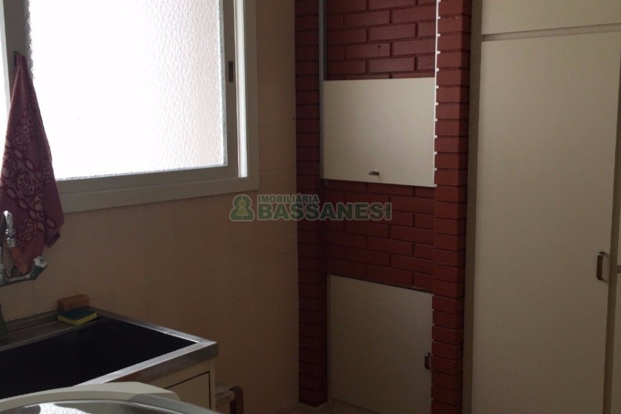 Apartamento com 228m², 4 dormitórios, 1 vaga, no bairro Centro em Caxias do Sul para Comprar