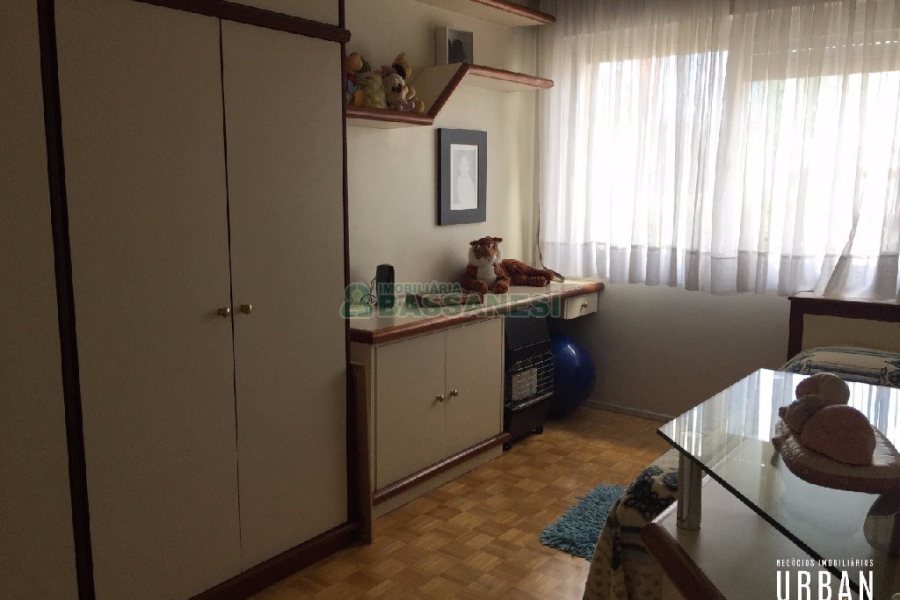 Apartamento com 228m², 4 dormitórios, 1 vaga, no bairro Centro em Caxias do Sul para Comprar