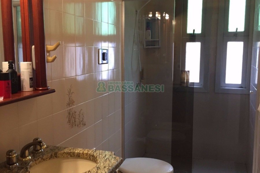 Apartamento com 228m², 4 dormitórios, 1 vaga, no bairro Centro em Caxias do Sul para Comprar