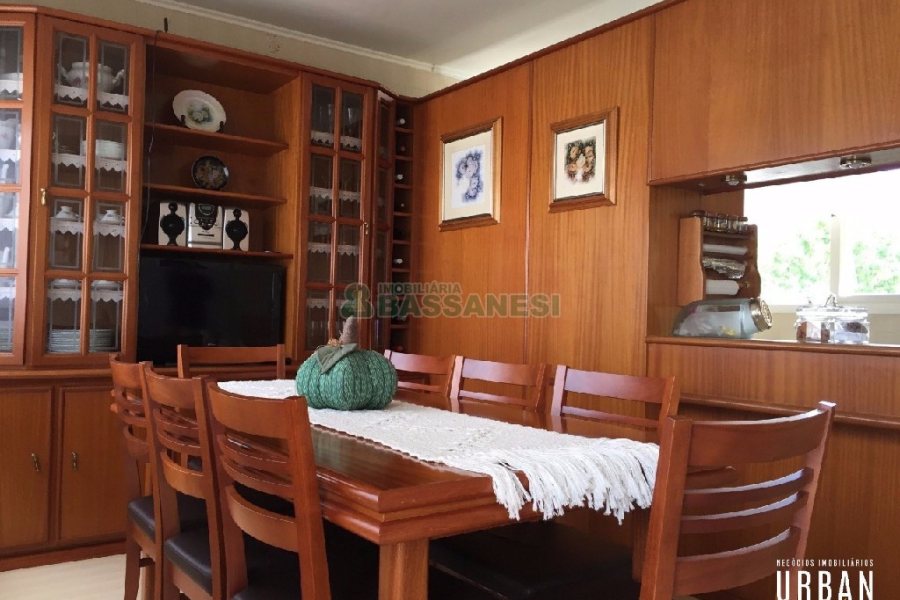 Apartamento com 228m², 4 dormitórios, 1 vaga, no bairro Centro em Caxias do Sul para Comprar